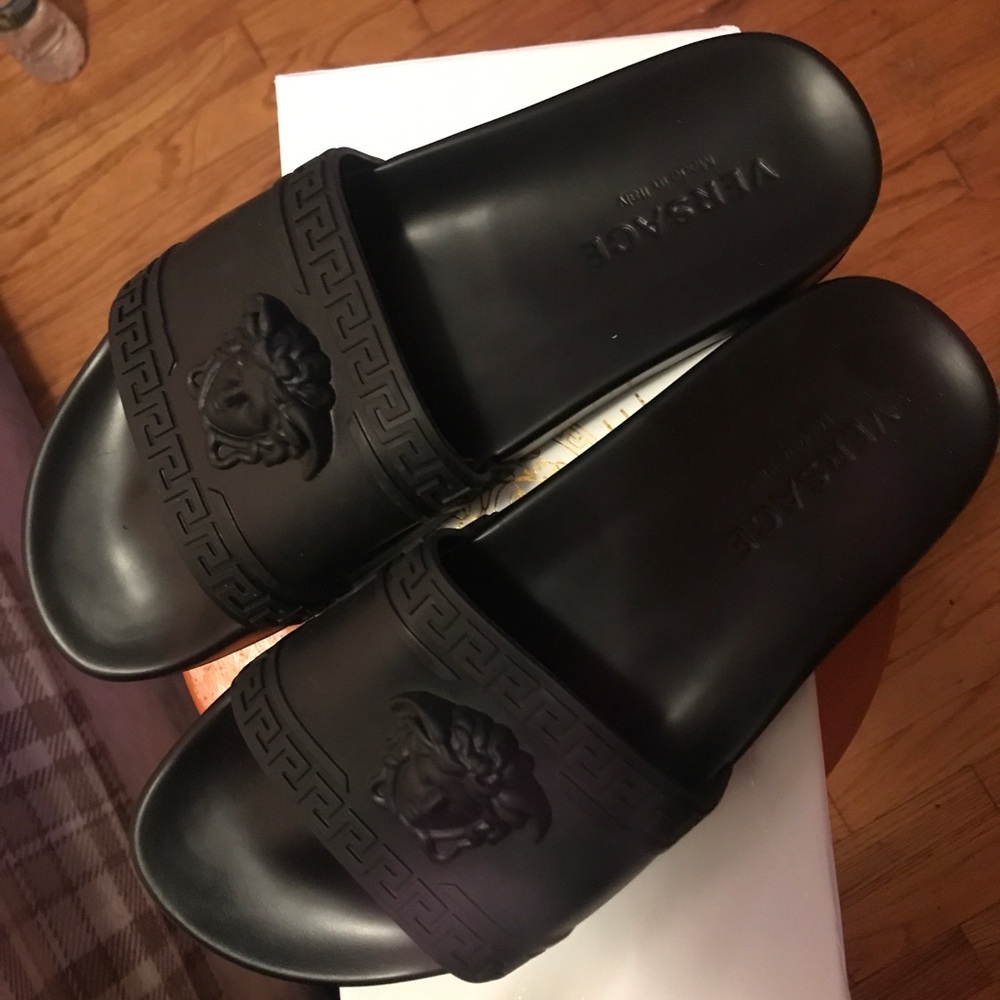 VERSACE Palazzo pool slides size 9 black